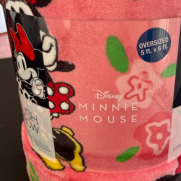 Other - Disney's Oversized Supersoft Printed
Plush Throw.